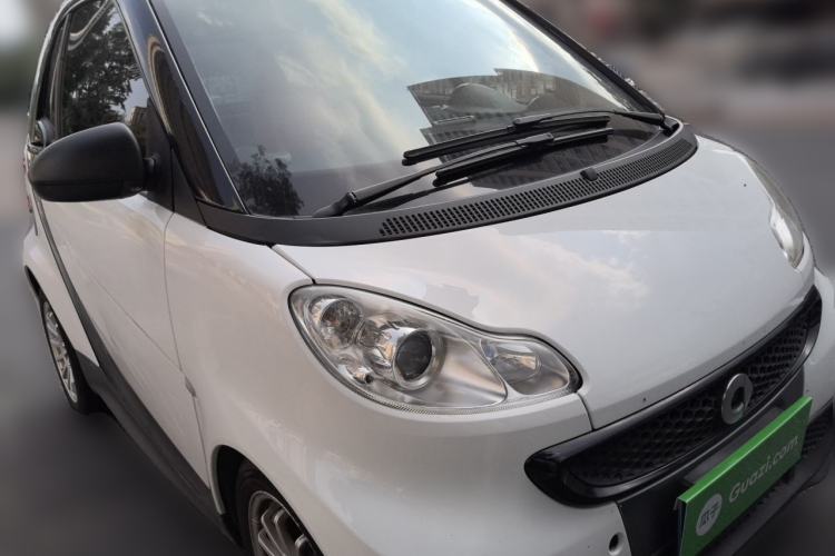 Used smart fortwo 2012 1.0 MHD Hardtop Standard Edition Front Right 45 Deg