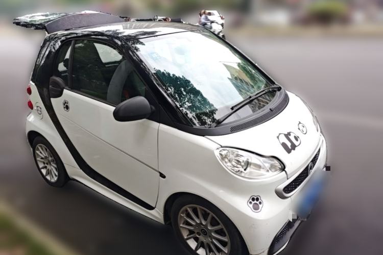 Used smart fortwo 2012 1.0 MHD Hardtop Comfort Edition Front Right 45 Deg
