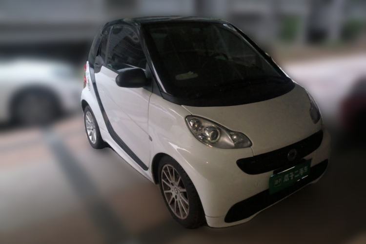 Used smart fortwo 2012 1.0 MHD Hardtop Comfort Edition Front Right 45 Deg