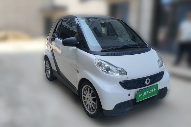 Used smart fortwo 2012 1.0 MHD Hardtop Standard Edition Front Right 45 Deg