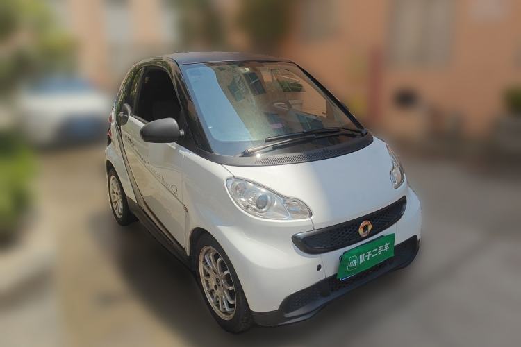 Used smart fortwo 2012 1.0 MHD Hardtop Standard Edition Front Right 45 Deg