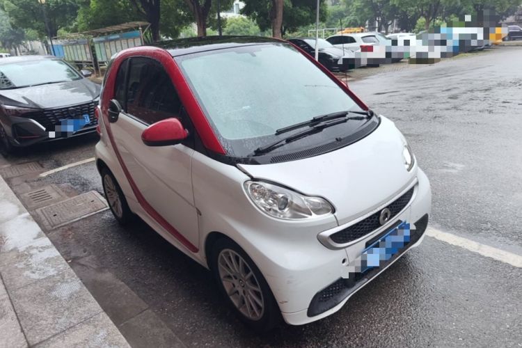 Used smart fortwo 2012 1.0 MHD Hardtop Comfort Edition Front Right 45 Deg