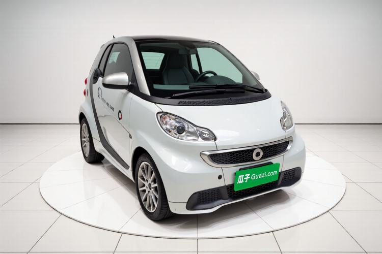 Used smart fortwo 2012 1.0 MHD Hardtop Standard Edition Front Right 45 Deg