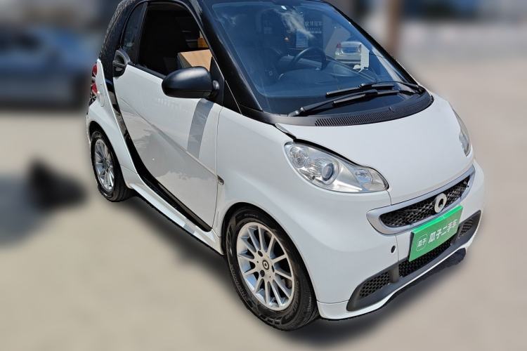 Used smart fortwo 2012 1.0 MHD Hardtop Comfort Edition Front Right 45 Deg