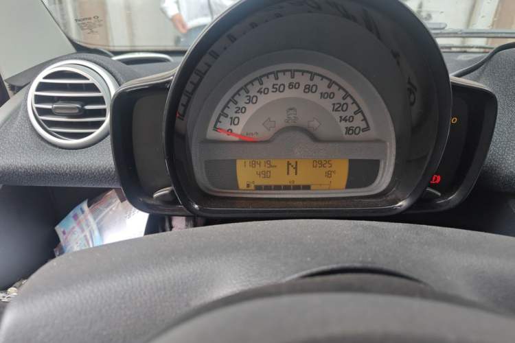 Used smart fortwo 2012 1.0 MHD Hardtop Standard Edition Odometer Close Up