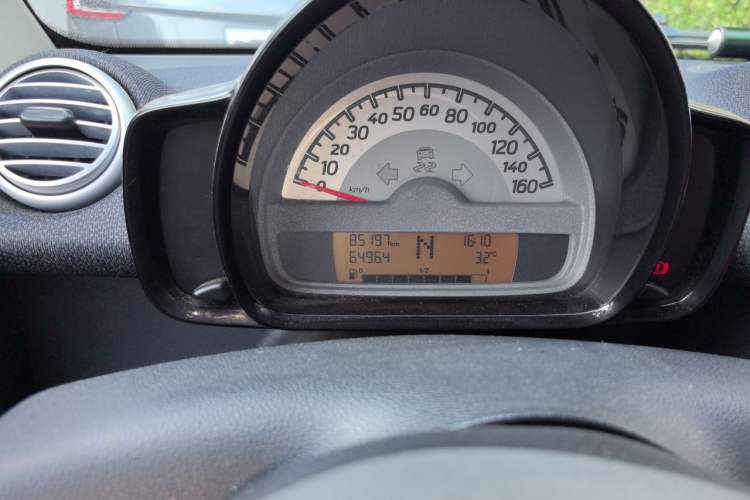 Used smart fortwo 2012 1.0 MHD Hardtop Standard Edition Odometer Close Up