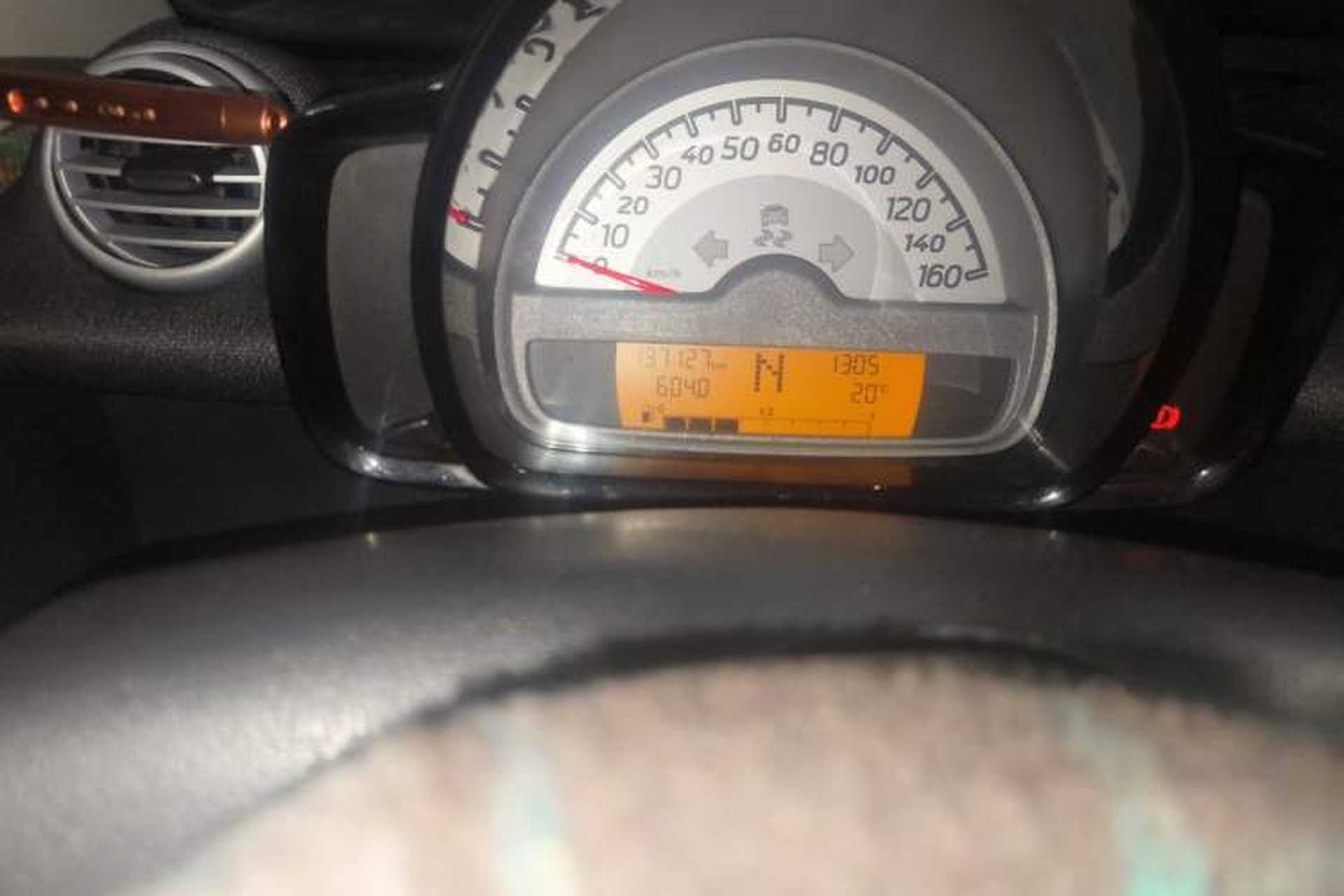 Used smart fortwo 2012 1.0 MHD Hardtop Comfort Edition Odometer Close Up