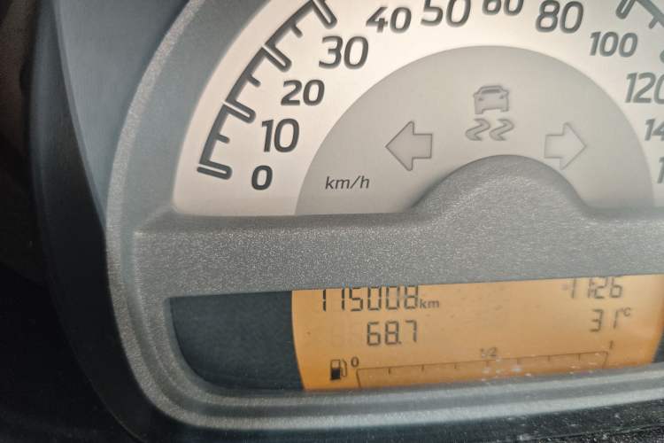 Used smart fortwo 2012 1.0T Hardtop Passion Edition Odometer Close Up