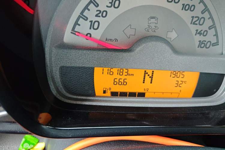 Used smart fortwo 2012 1.0 MHD Hardtop Standard Edition Odometer Close Up