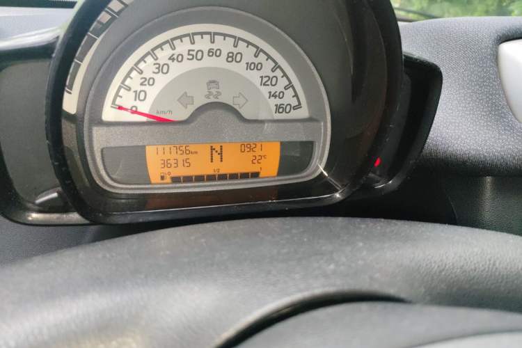 Used smart fortwo 2012 1.0 MHD Hardtop Standard Edition Odometer Close Up