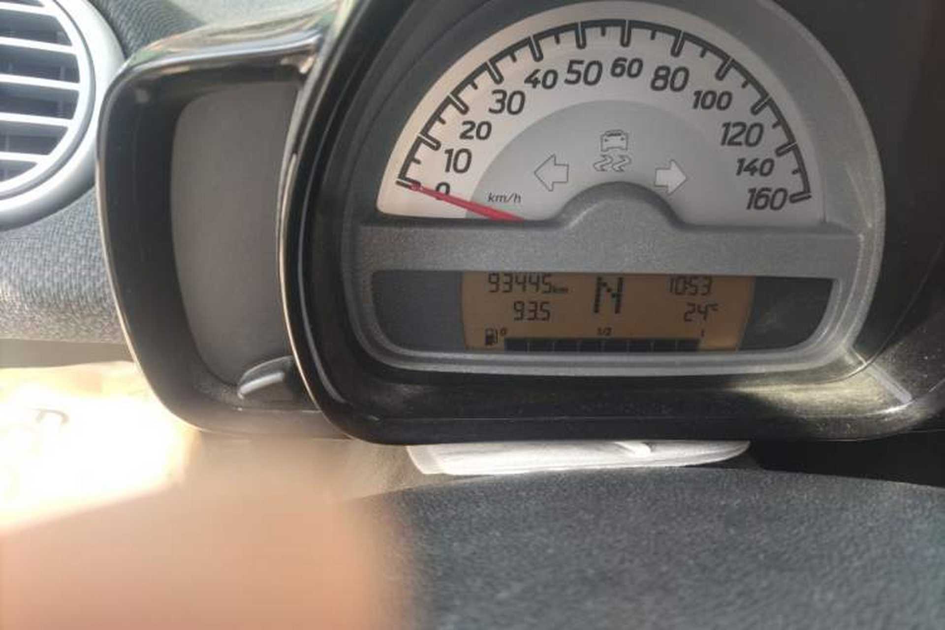 Used smart fortwo 2012 1.0 MHD Hardtop Standard Edition Odometer Close Up