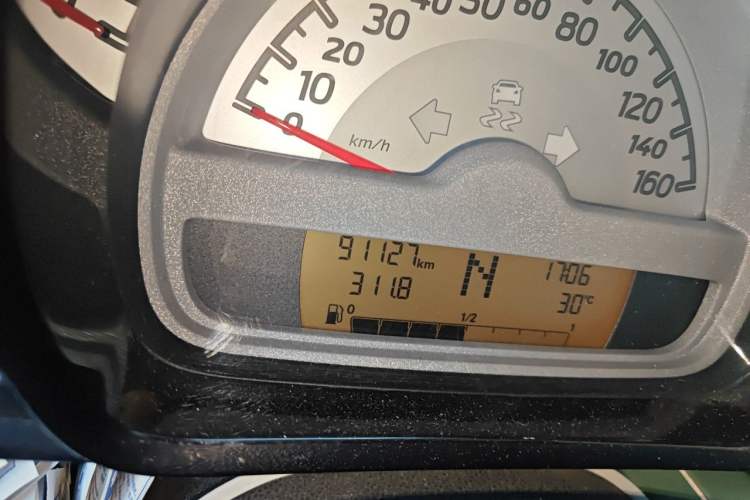 Used smart fortwo 2012 1.0 MHD Hardtop Standard Edition Odometer Close Up