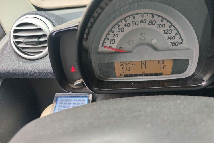 Used smart fortwo 2012 1.0 MHD Hardtop Standard Edition Odometer Close Up
