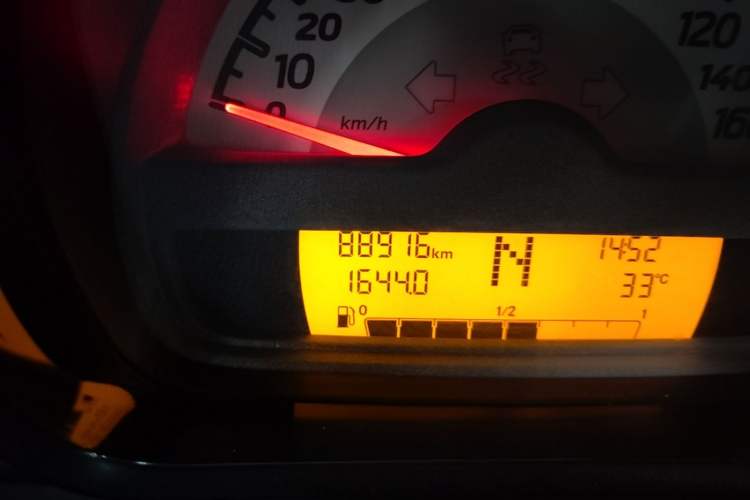 Used smart fortwo 2012 1.0 MHD Hardtop Standard Edition Odometer Close Up