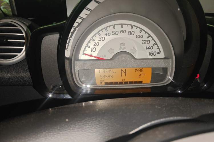 Used smart fortwo 2012 1.0 MHD Hardtop Passion Edition Odometer Close Up