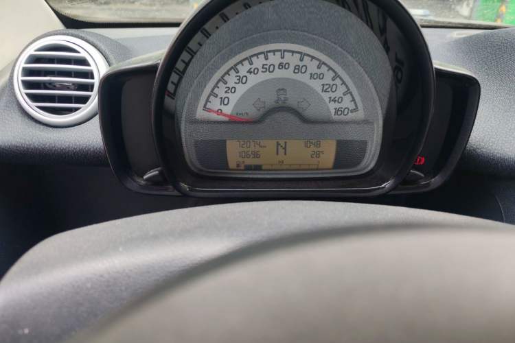 Used smart fortwo 2012 1.0 MHD Hardtop Standard Edition Odometer Close Up