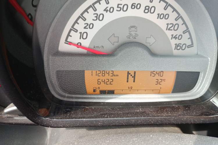 Used smart fortwo 2012 1.0 MHD Hardtop Standard Edition Odometer Close Up