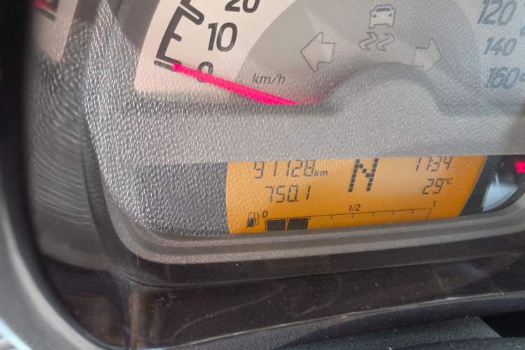 Used smart fortwo 2012 1.0 MHD Hardtop Standard Edition Odometer Close Up