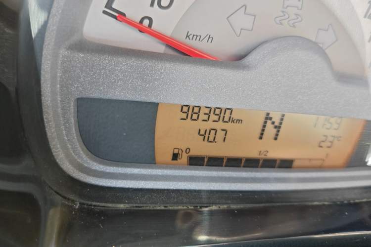 Used smart fortwo 2012 1.0 MHD Hardtop Comfort Edition Odometer Close Up