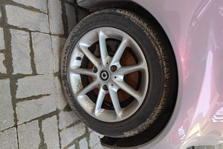 Used smart fortwo 2012 1.0 MHD Hardtop Passion Edition Right Front Wheel Hub
