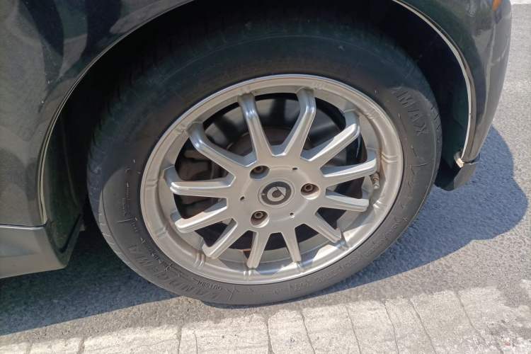 Used smart fortwo 2012 1.0 MHD Hardtop Standard Edition Right Front Wheel Hub