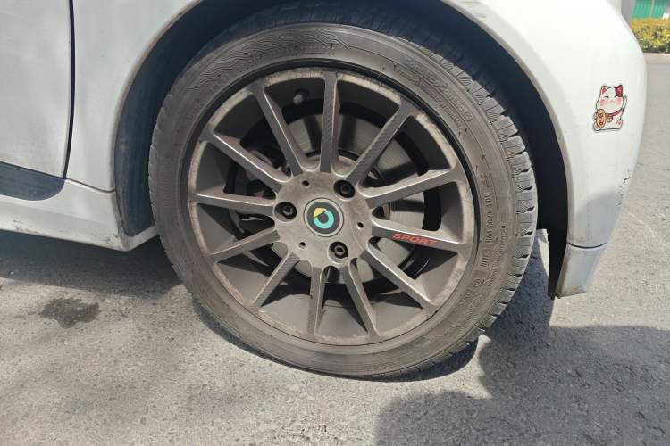 Used smart fortwo 2012 1.0 MHD Hardtop Comfort Edition Right Front Wheel Hub
