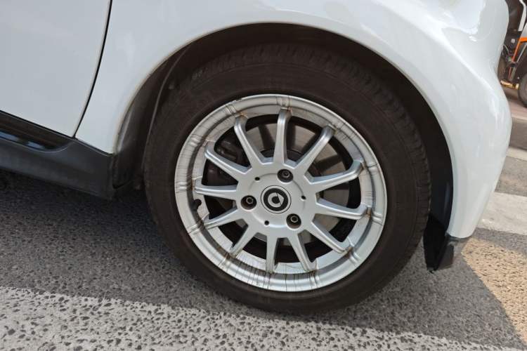 Used smart fortwo 2012 1.0 MHD Hardtop Standard Edition Right Front Wheel Hub
