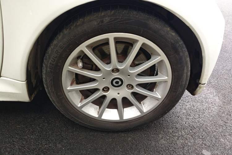 Used smart fortwo 2012 1.0 MHD Hardtop Comfort Edition Right Front Wheel Hub