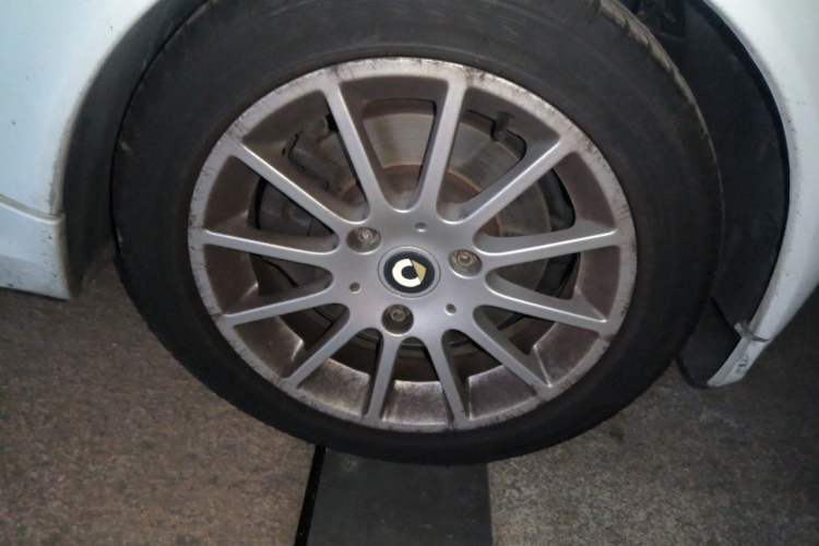 Used smart fortwo 2012 1.0 MHD Hardtop Comfort Edition Right Front Wheel Hub