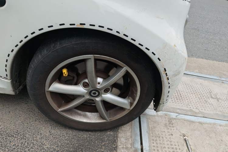 Used smart fortwo 2012 1.0T Hardtop Passion Edition Right Front Wheel Hub