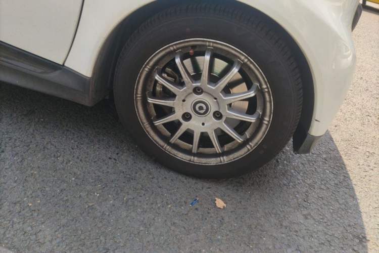 Used smart fortwo 2012 1.0 MHD Hardtop Standard Edition Right Front Wheel Hub