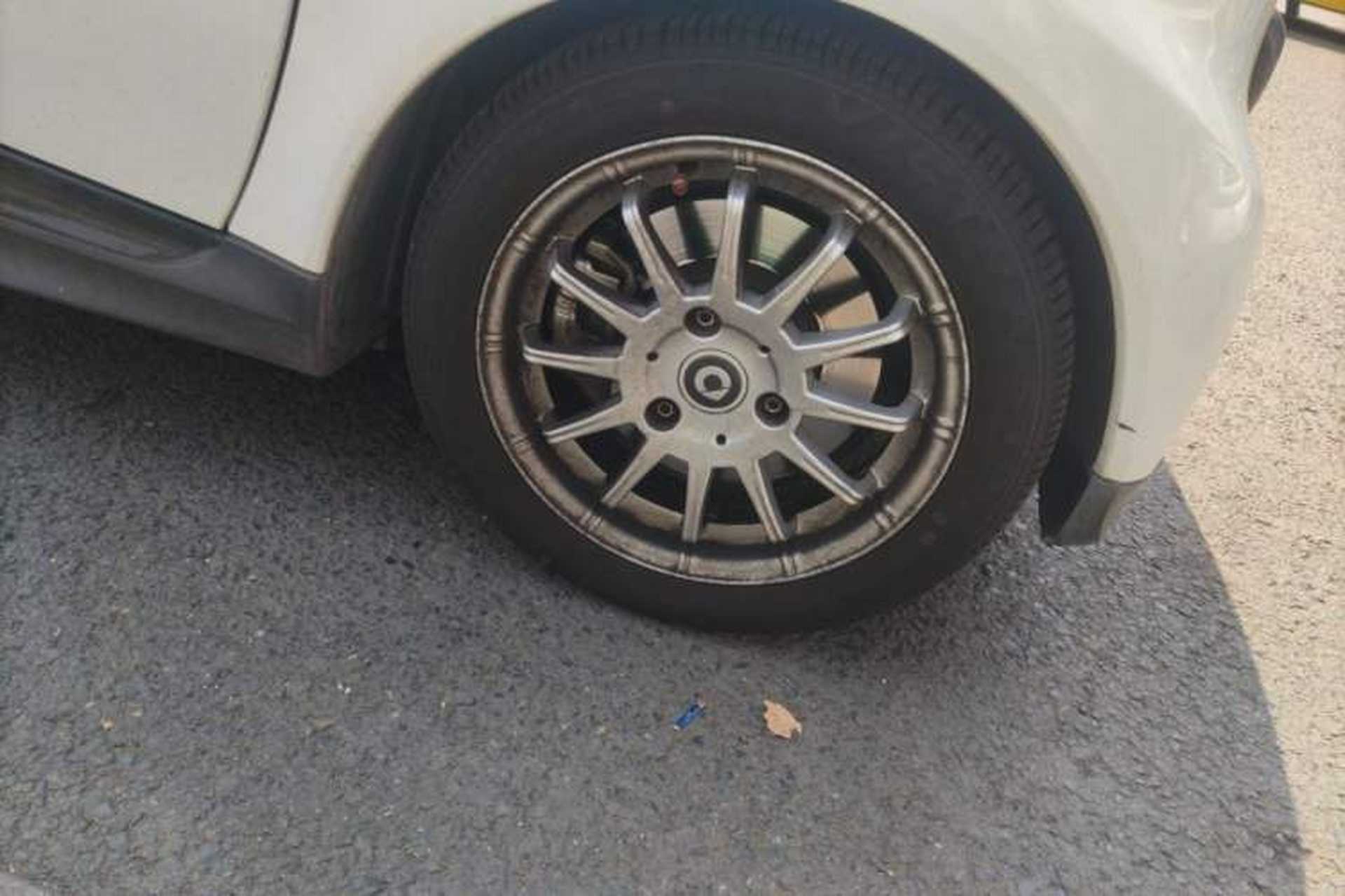 Used smart fortwo 2012 1.0 MHD Hardtop Standard Edition Right Front Wheel Hub