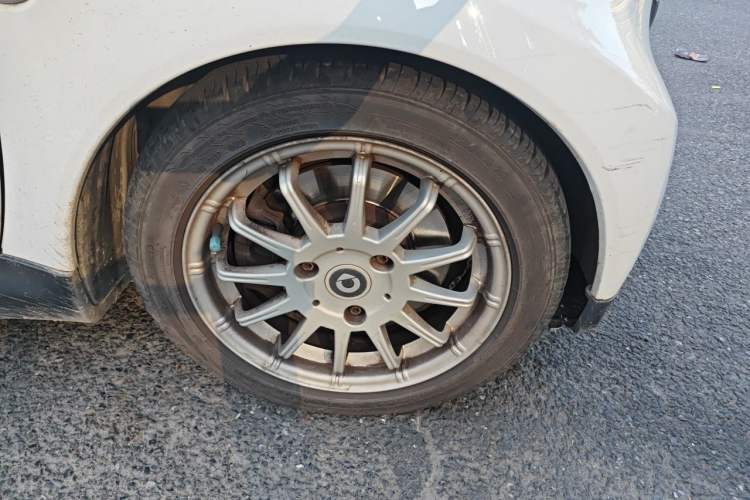 Used smart fortwo 2012 1.0 MHD Hardtop Standard Edition Right Front Wheel Hub