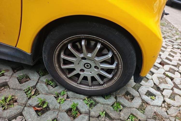 Used smart fortwo 2012 1.0 MHD Hardtop Standard Edition Right Front Wheel Hub