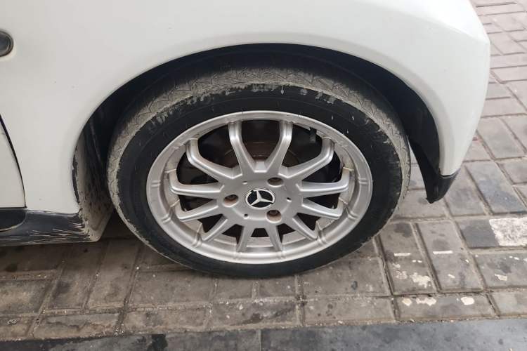 Used smart fortwo 2012 1.0 MHD Hardtop Standard Edition Right Front Wheel Hub