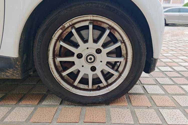 Used smart fortwo 2012 1.0 MHD Hardtop Standard Edition Right Front Wheel Hub