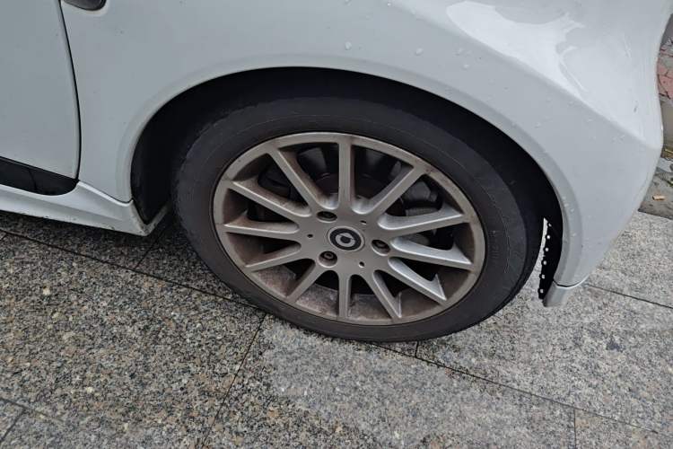 Used smart fortwo 2012 1.0 MHD Hardtop Comfort Edition Right Front Wheel Hub