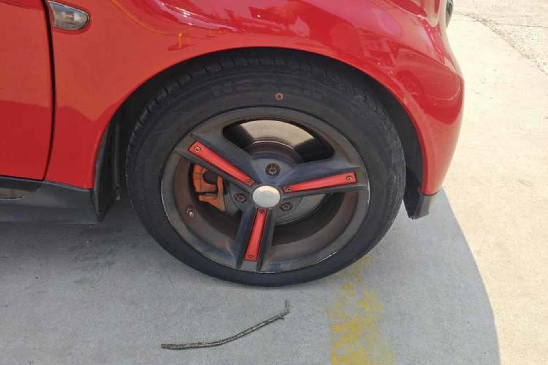Used smart fortwo 2012 1.0 MHD Hardtop Standard Edition Right Front Wheel Hub