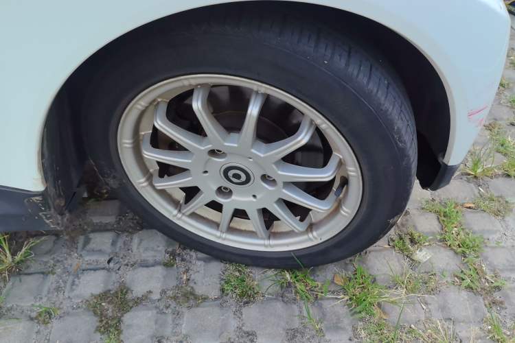 Used smart fortwo 2012 1.0 MHD Hardtop Standard Edition Right Front Wheel Hub