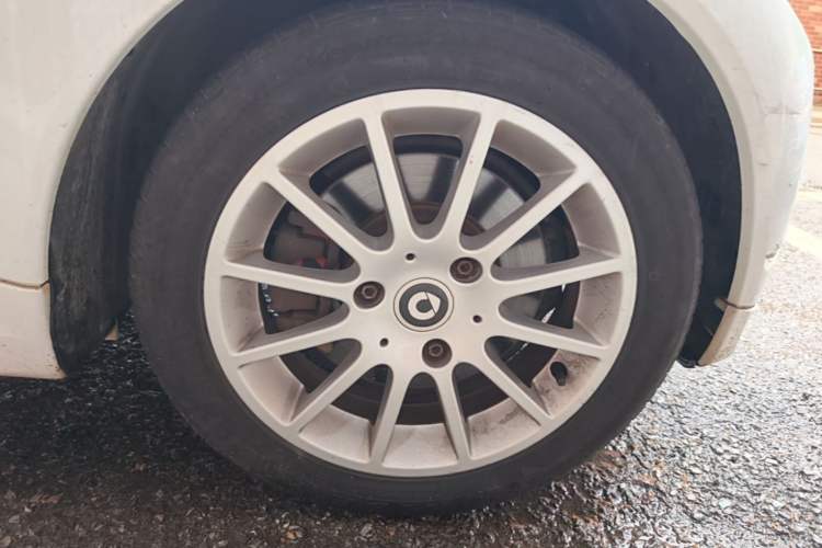 Used smart fortwo 2012 1.0 MHD Hardtop Comfort Edition Right Front Wheel Hub