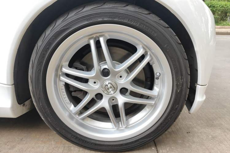 Used smart fortwo 2012 1.0T Bosu Xclusive Edition Right Front Wheel Hub