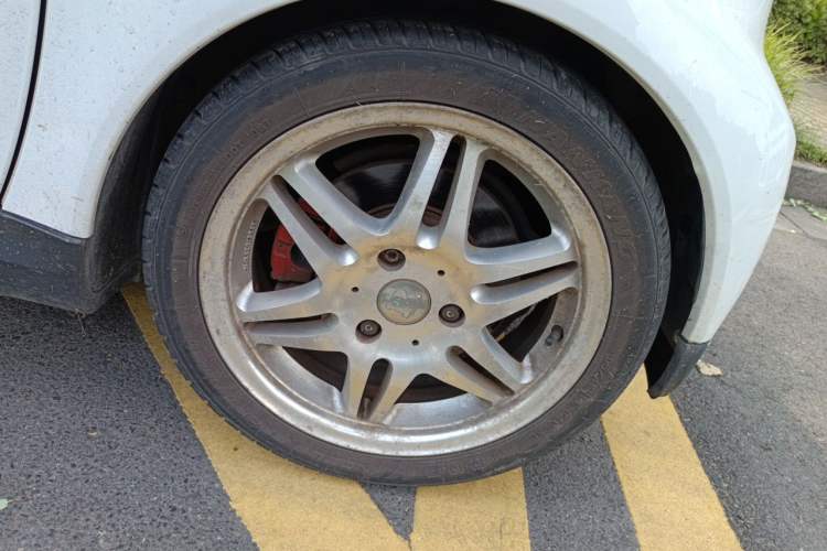 Used smart fortwo 2012 1.0 MHD Hardtop Standard Edition Right Front Wheel Hub