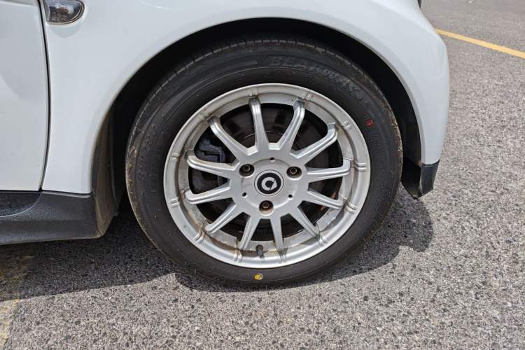 Used smart fortwo 2012 1.0 MHD Hardtop Standard Edition Right Front Wheel Hub