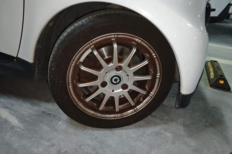 Used smart fortwo 2012 1.0 MHD Hardtop Standard Edition Right Front Wheel Hub