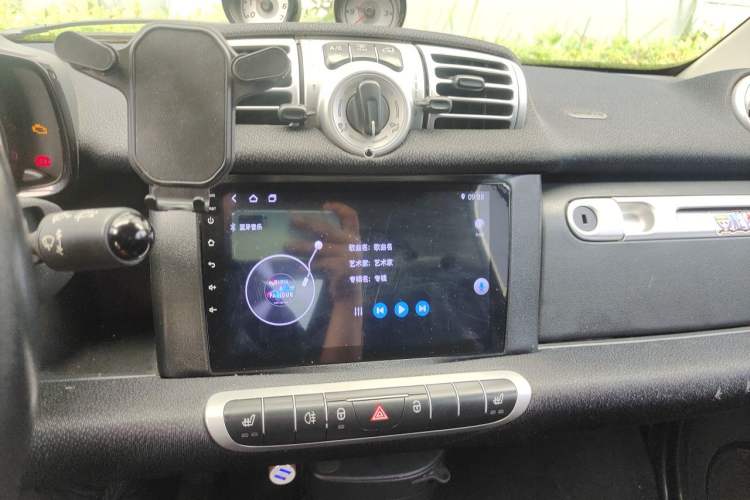 Used smart fortwo 2012 1.0T Flowing Gray Special Edition Audio And AC Panel