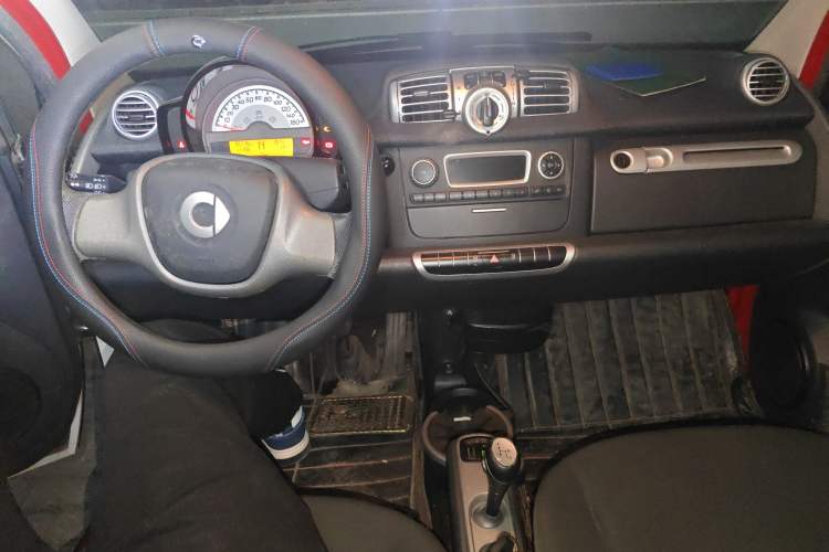 Used smart fortwo 2012 1.0 MHD Hardtop Standard Edition Center Console