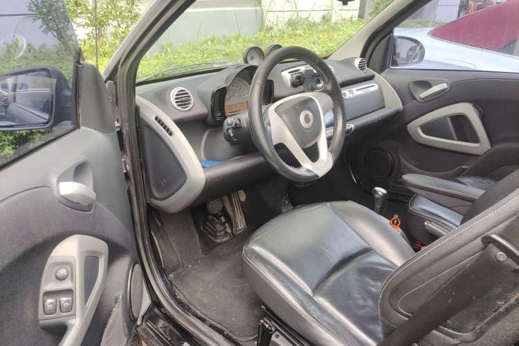 Used smart fortwo 2012 1.0T Flowing Gray Special Edition Driver Seat