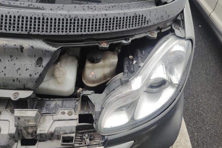 Used smart fortwo 2012 1.0T Flowing Gray Special Edition Engine Bay Left