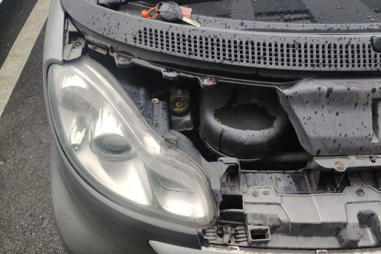 Used smart fortwo 2012 1.0T Flowing Gray Special Edition Engine Bay Right