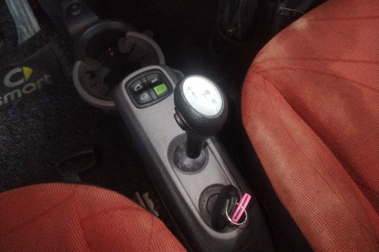 Used smart fortwo 2012 1.0 MHD Convertible Passion Edition Gear Lever